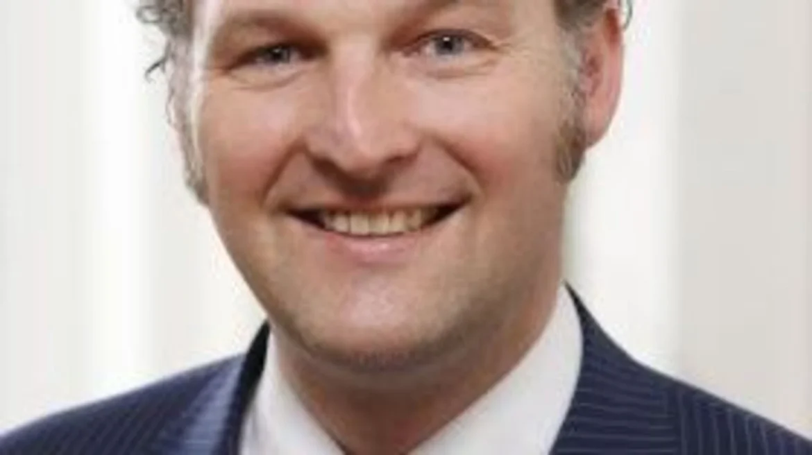 VVD en Larens Behoud praten verder over coalitieakkoord Laren. Sander van Waveren aan de slag als formateur