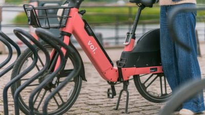 Nieuwe deelfietsen duiken overal en nergens op, terwijl dat niet de bedoeling is: ’We zitten nog in de opstartfase.