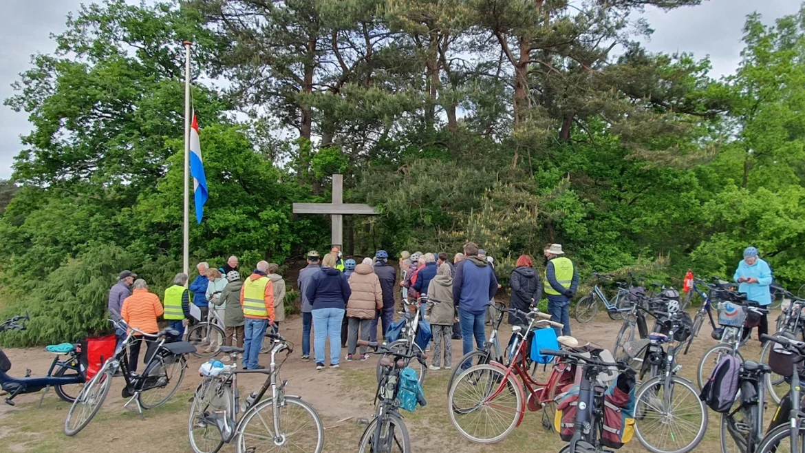 Fietsgilde start nieuw seizoen met Bevrijdingsdagtocht door het Gooi
