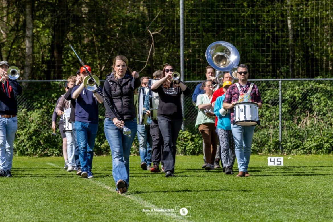 Showrepetitie voor de Jubileumtaptoe