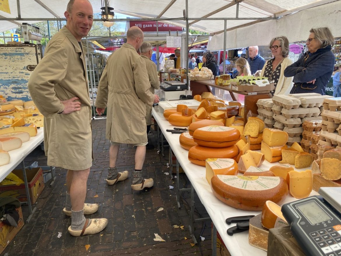 Korte Broekendag bij kaashandel Pronk