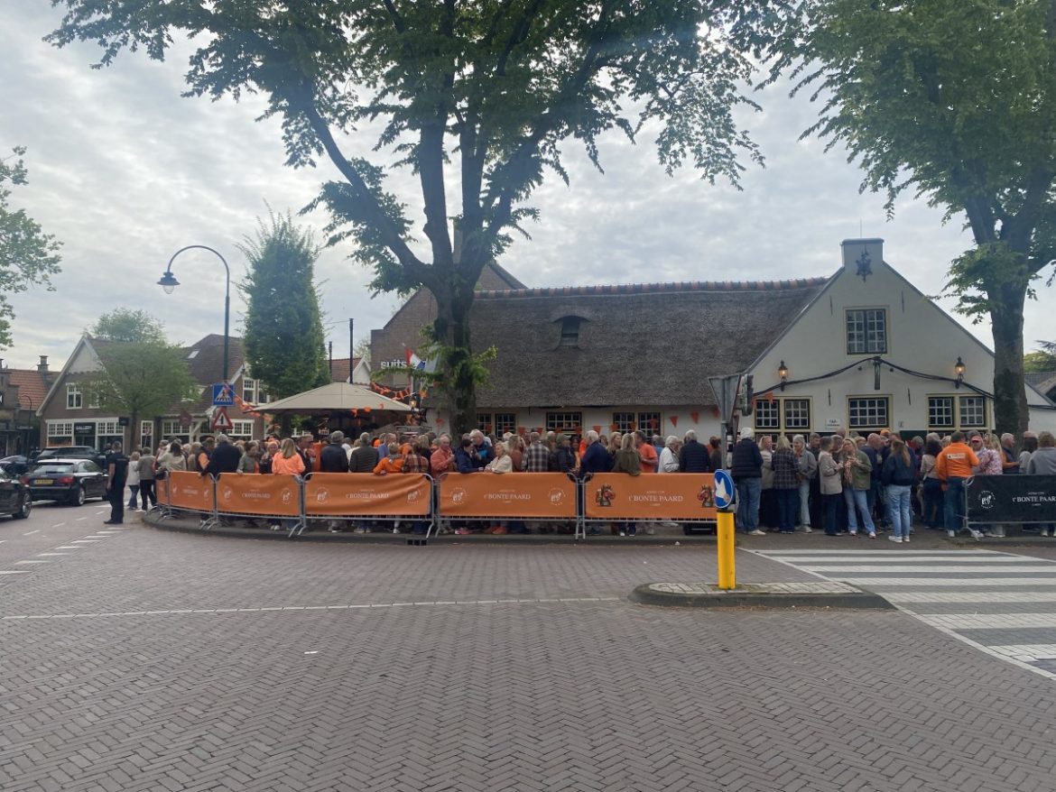 (fotorepo) Koningsborrel bij Mauve en t’ Bonte Paard