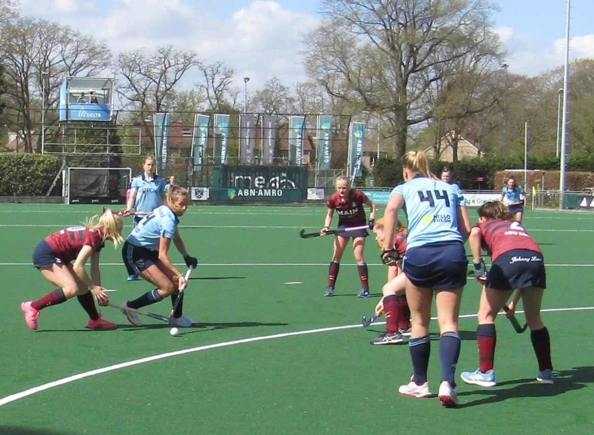 De teruggekeerden Pien en Sam helpen Laren aan de winst op koploper Klein Zwitserland: ’Goed thuiskomen heet dat’