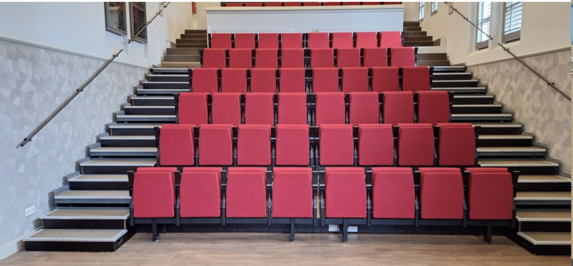 Brinkhuistheater heeft nieuwe stoelen