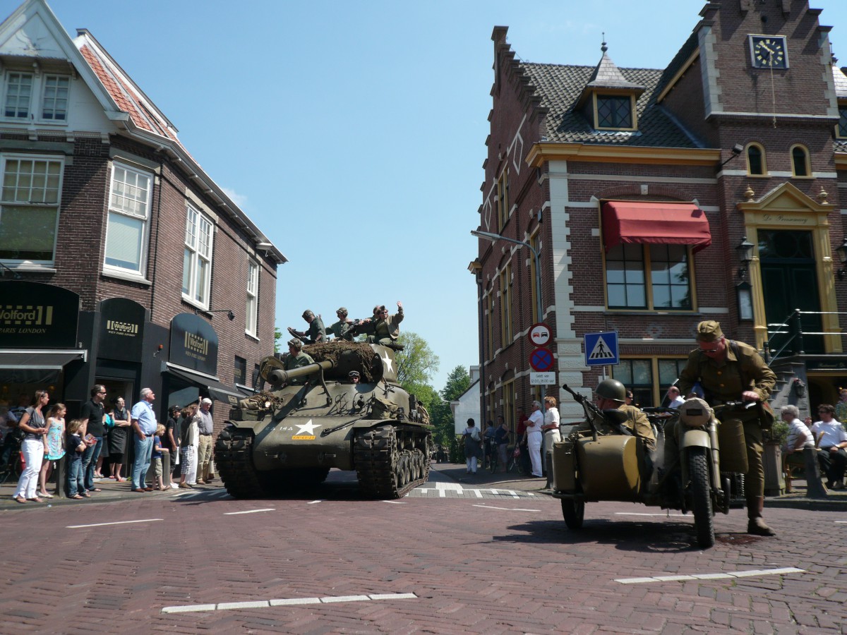 Konvooi Vrij Nederland rijdt op 5 mei door regio en langs verzorgingshuizen
