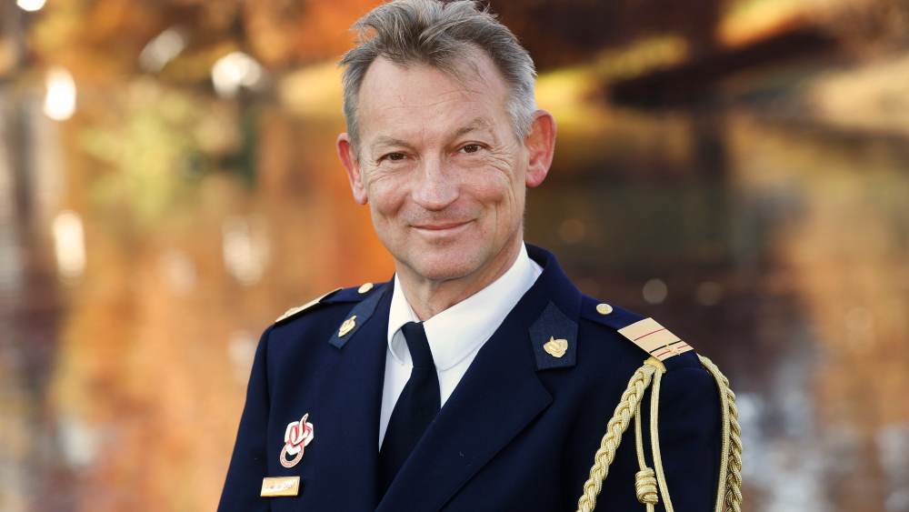 Gooise brandweercommandant John van der Zwan zwaait na veertig intense jaren af.