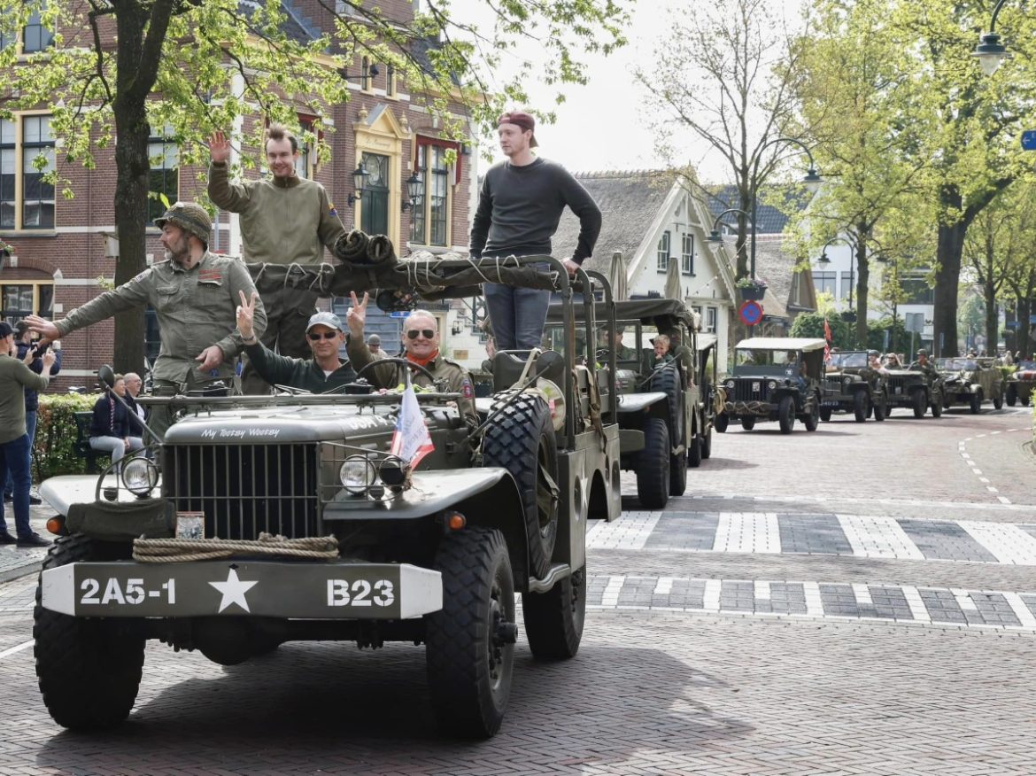Het Gooi hoeft optocht legervoertuigen op bevrijdingsdag niet te missen. Konvooi Vrij Nederland rijdt route door alle dorpen 