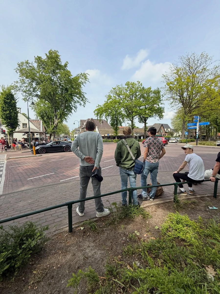 Carspotters in Laren… het is niet zomaar een hobby!