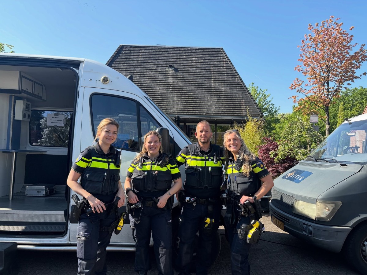Een zonnige pop-up dag van de politie