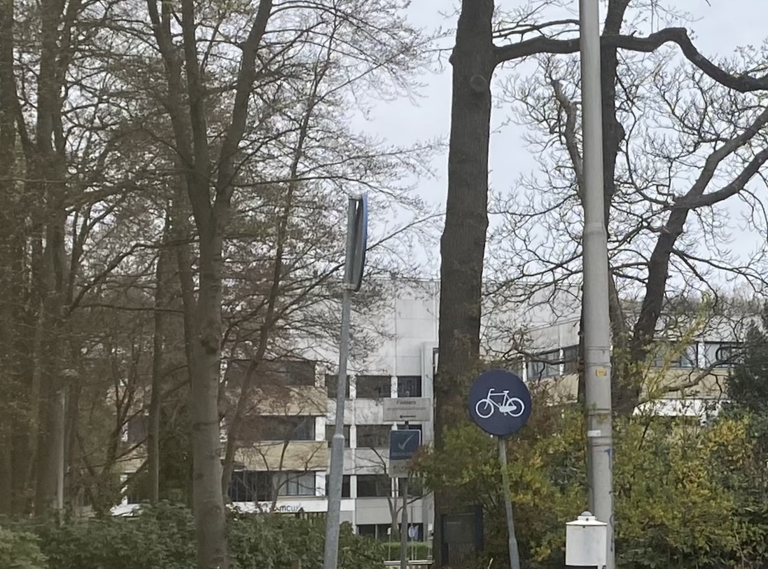 ’Statushouders op Tergooi-terrein in Blaricum mogen langer blijven nu omgevingsplan voor Craibosch vertraging oploopt