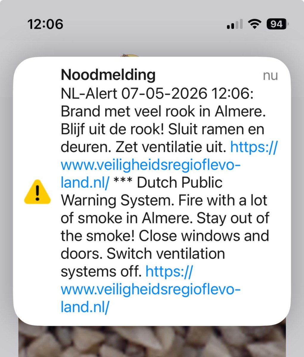 NL-alert verstuurd naar inwoners van het Gooi door grote brand in datacentrum Almere