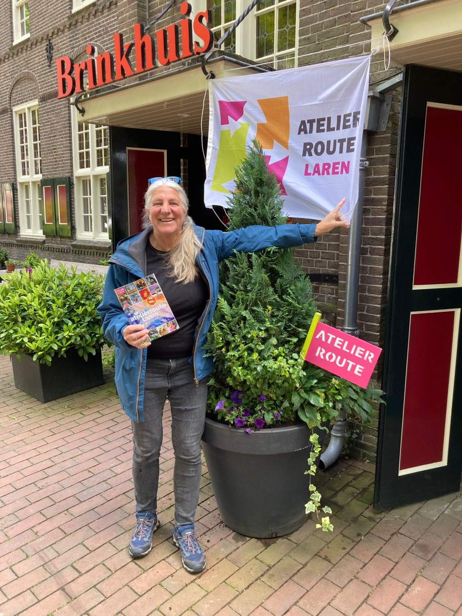 Voorzitter als eerste op stap tijdens 19e Atelierroute Laren