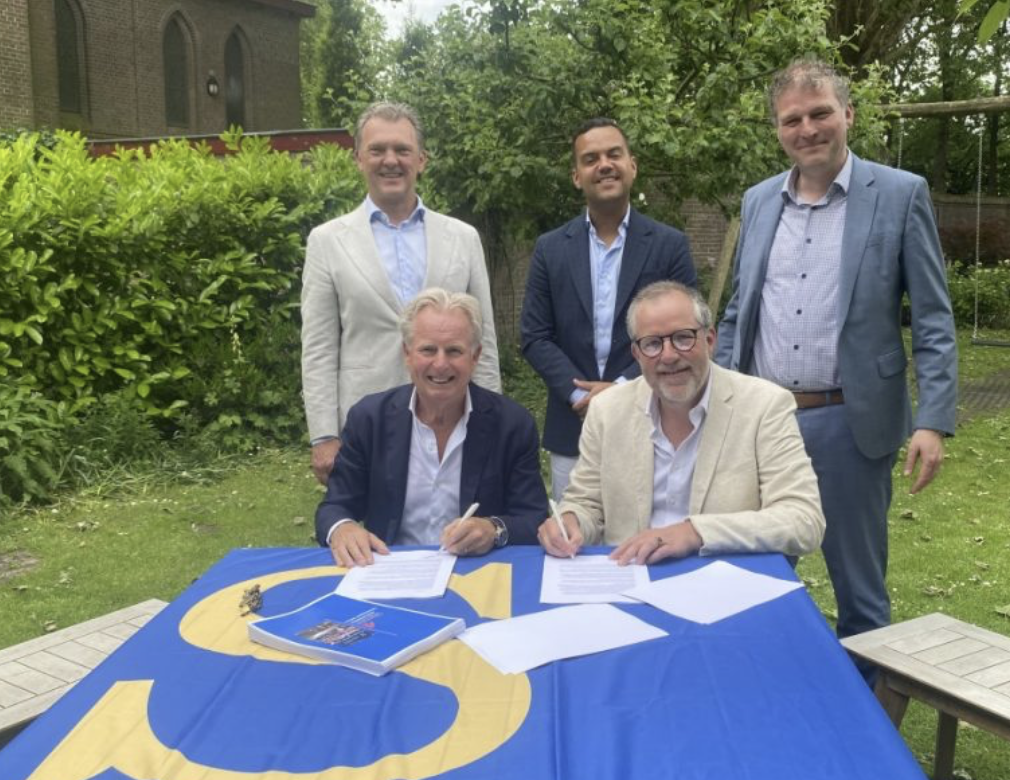(+fotorepo). VVD en Larens Behoud sluiten akkoord: sterke samenleving, weerbaar dorp