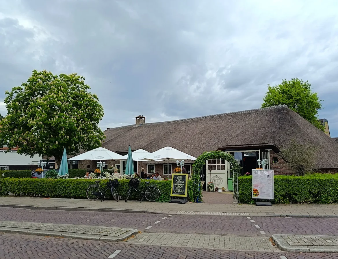 Oog op Blaricum: Gordon vertrekt – Blushing wordt Bar Schutte