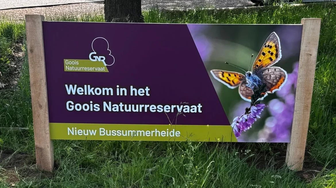 Goois Natuurreservaat verwelkomt bezoekers met nieuwe entreeborden bij 22 ingangen