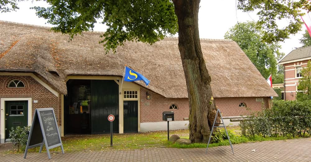 Tentoonstelling in Lindenhoeve toont eeuw geschiedenis van Ons Genoegen