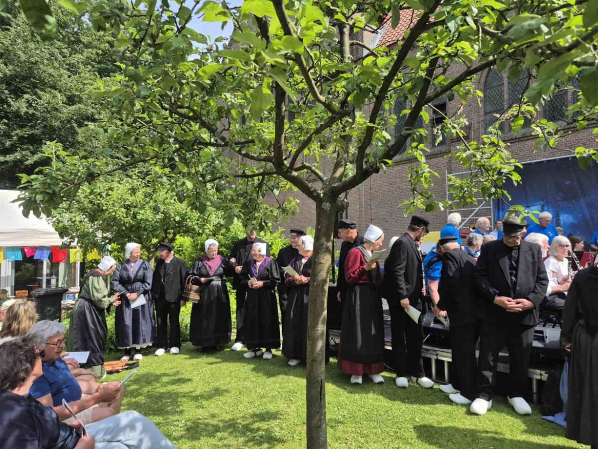 Finale Zomer Muziek- en Dansfestival in kloostertuin van het Brinkhuis