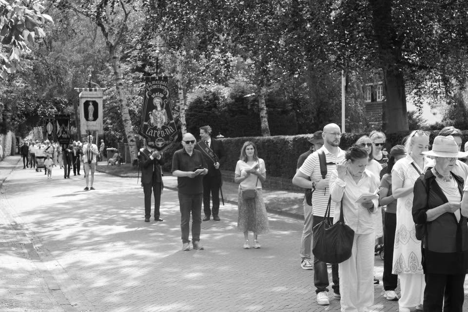 Kreeg deze foto van Noud  Bijvoet gemaild vanochtend ‘De processie van buitenaf’