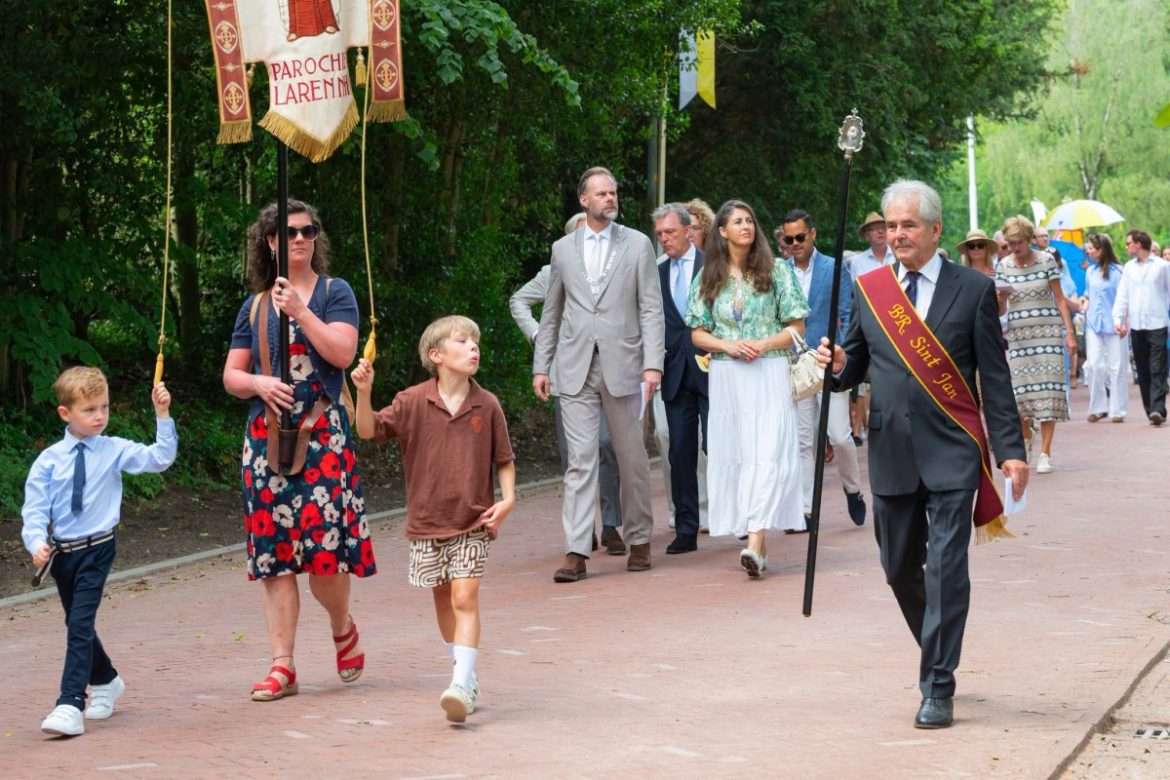 Sint Jansprocessie: stille tocht, groot verhaal