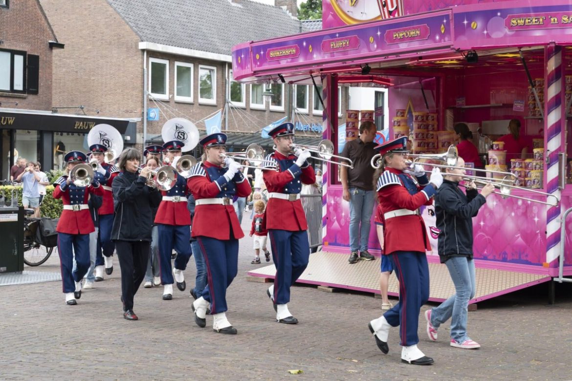 Kermis op Plein 1945