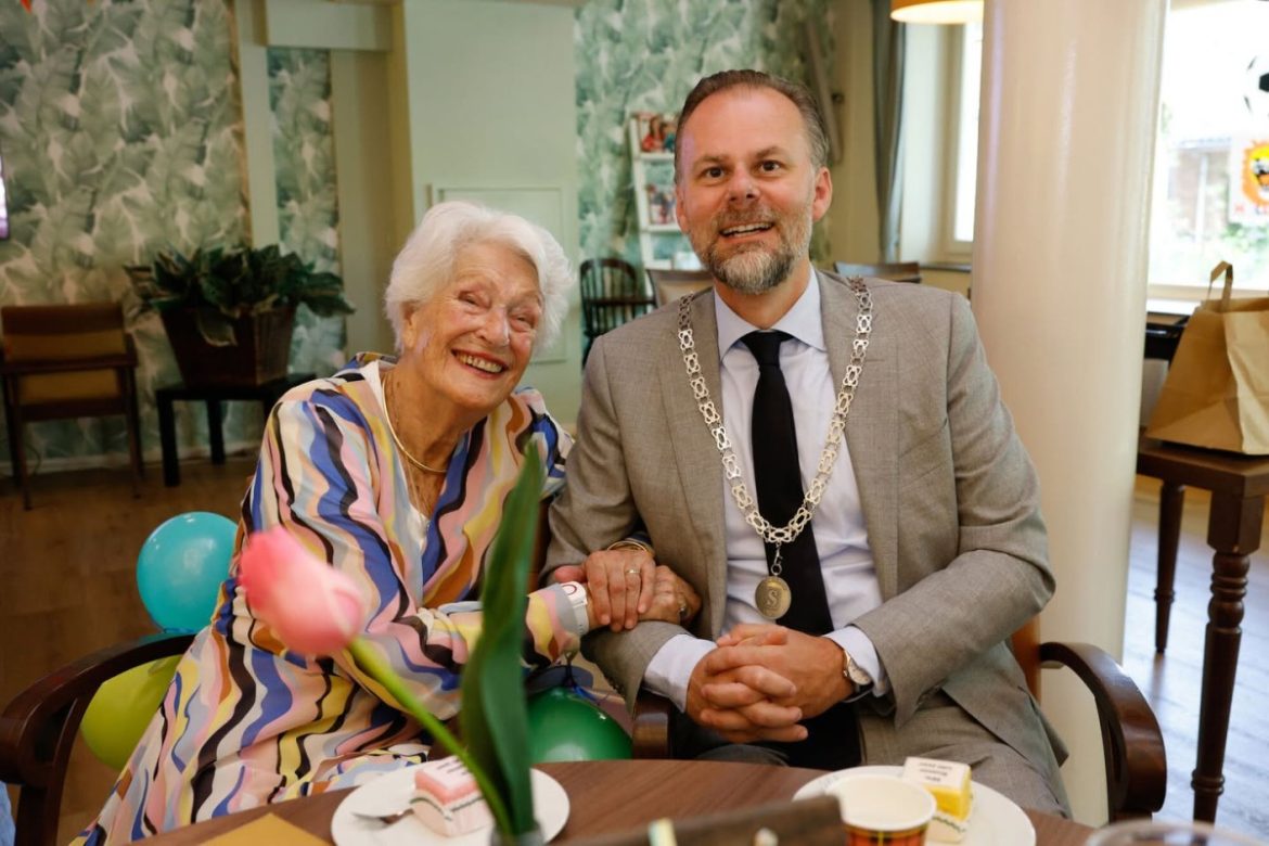 Larense Gonnie Tiesema-Koster is 100 jaar!