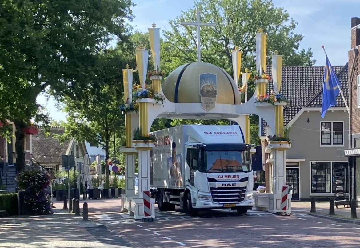 Het dorp gaat weer verder…