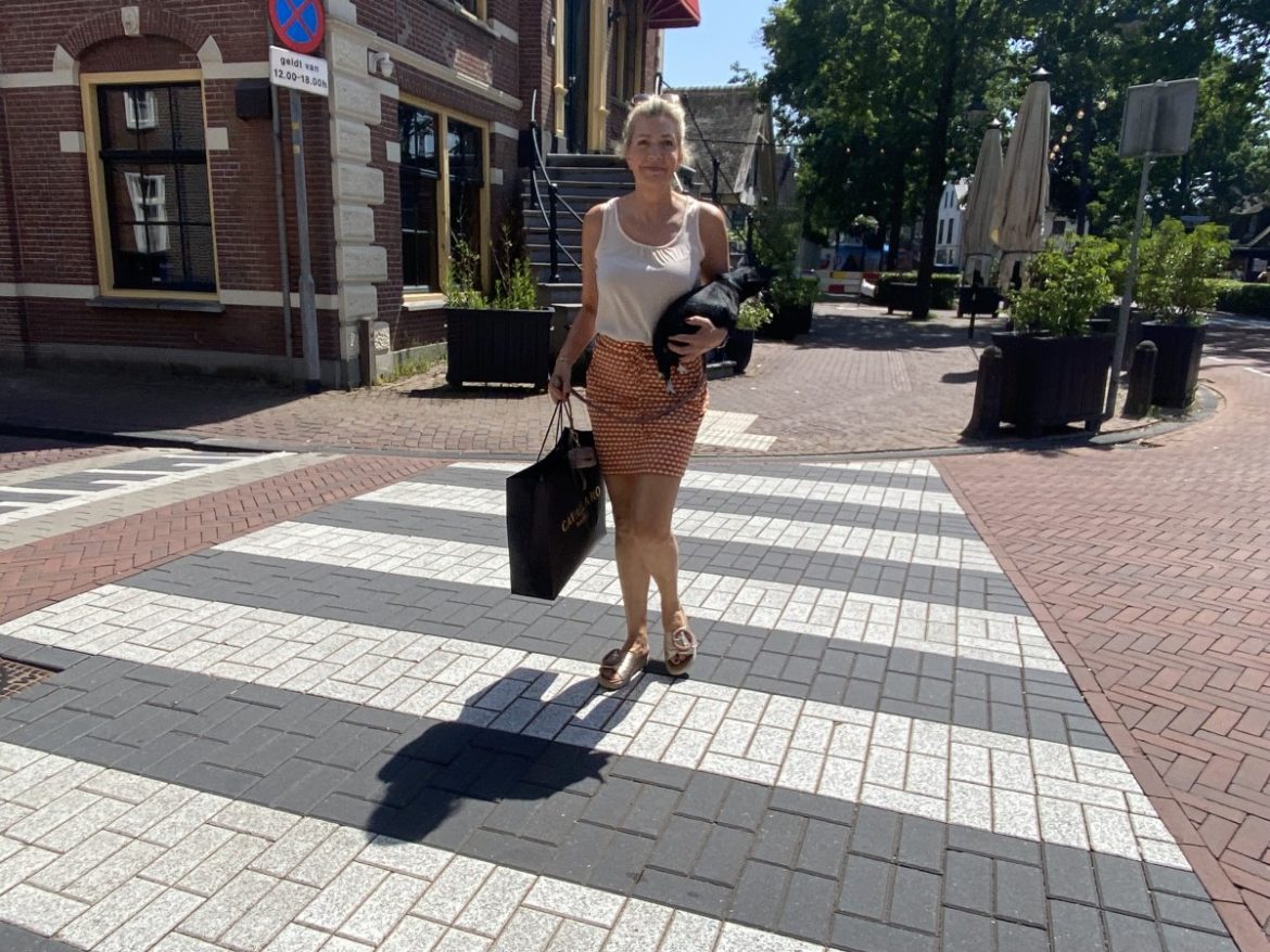 Te heet onder haar voeten…