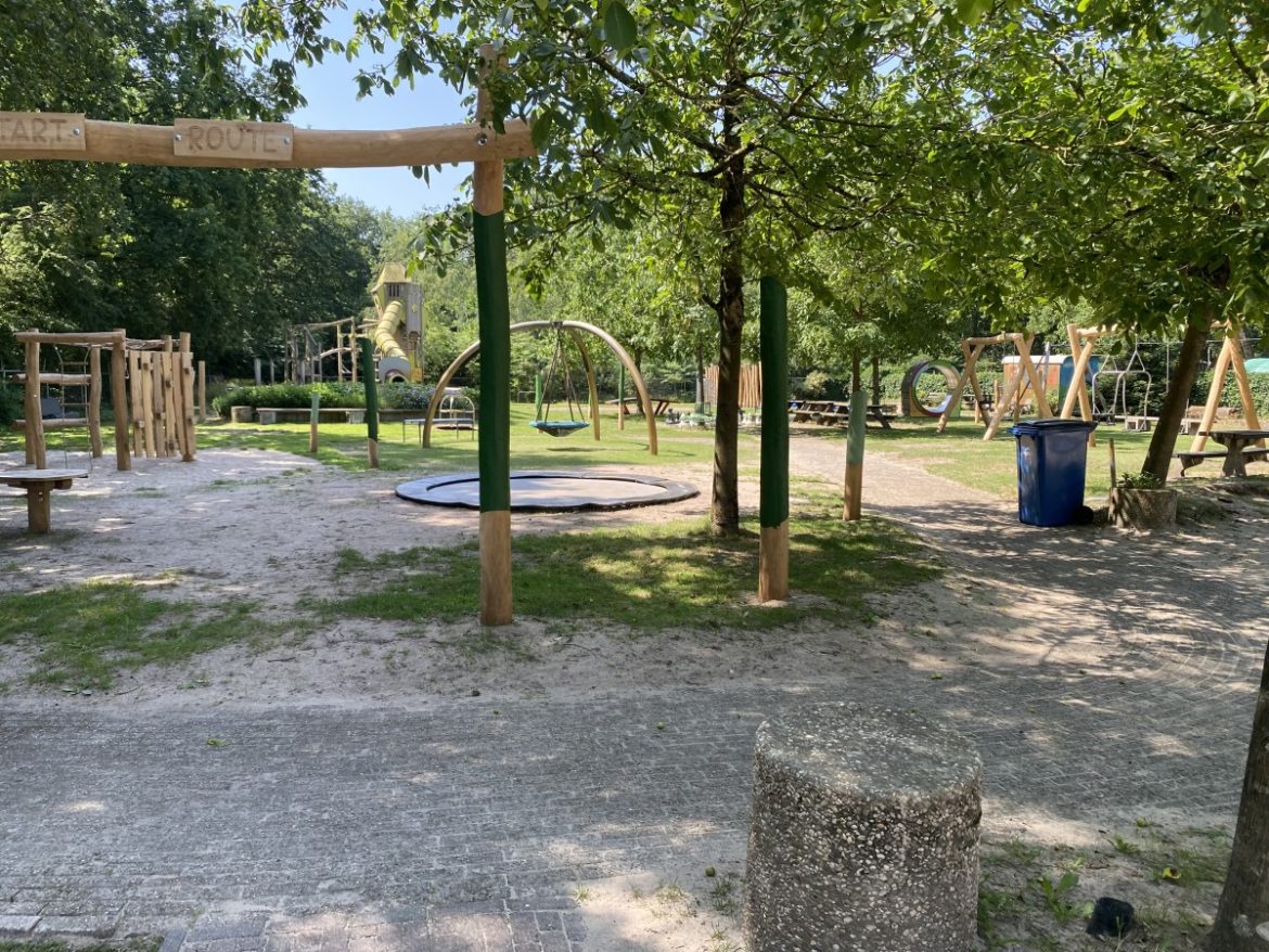 27 juni Opening vernieuwde speeltuin ‘Ons Genoegen’ en 100-jarig bestaan gaat door! Trek iets luchtigs aan, er zijn veel schaduwplekken.