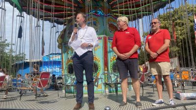 Larense kermis feestelijk geopend: negen dagen vol snelheid en spektakel