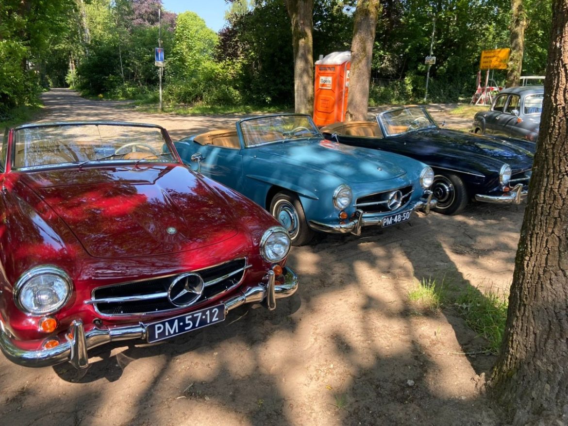 Rotary Blaricum-Laren-Eemnes trekt met 11 oldtimers naar Kronberg voor jubileumeditie Oldtimer-Mitfahrtag