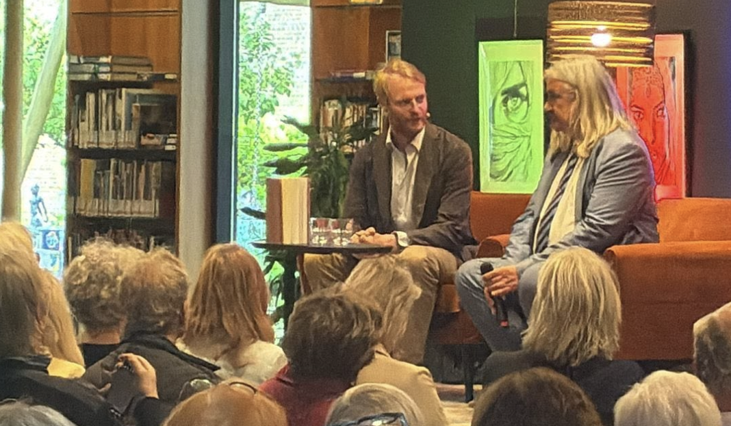 Vol huis voor schrijver Ilja Leonard Pfeijffer in Bibliotheek