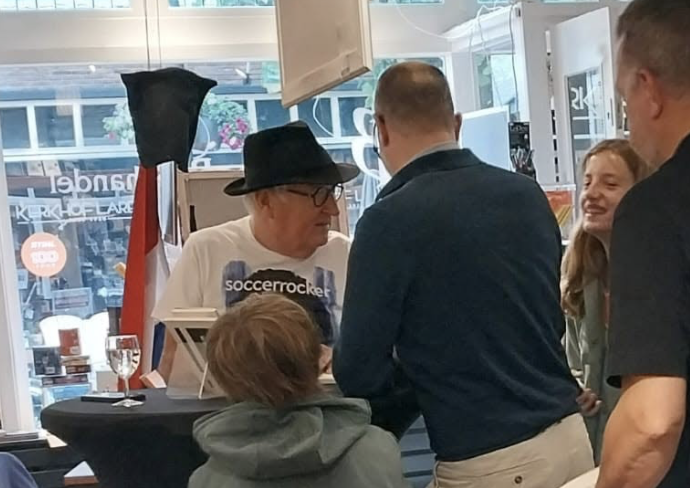 Youp signeerde…