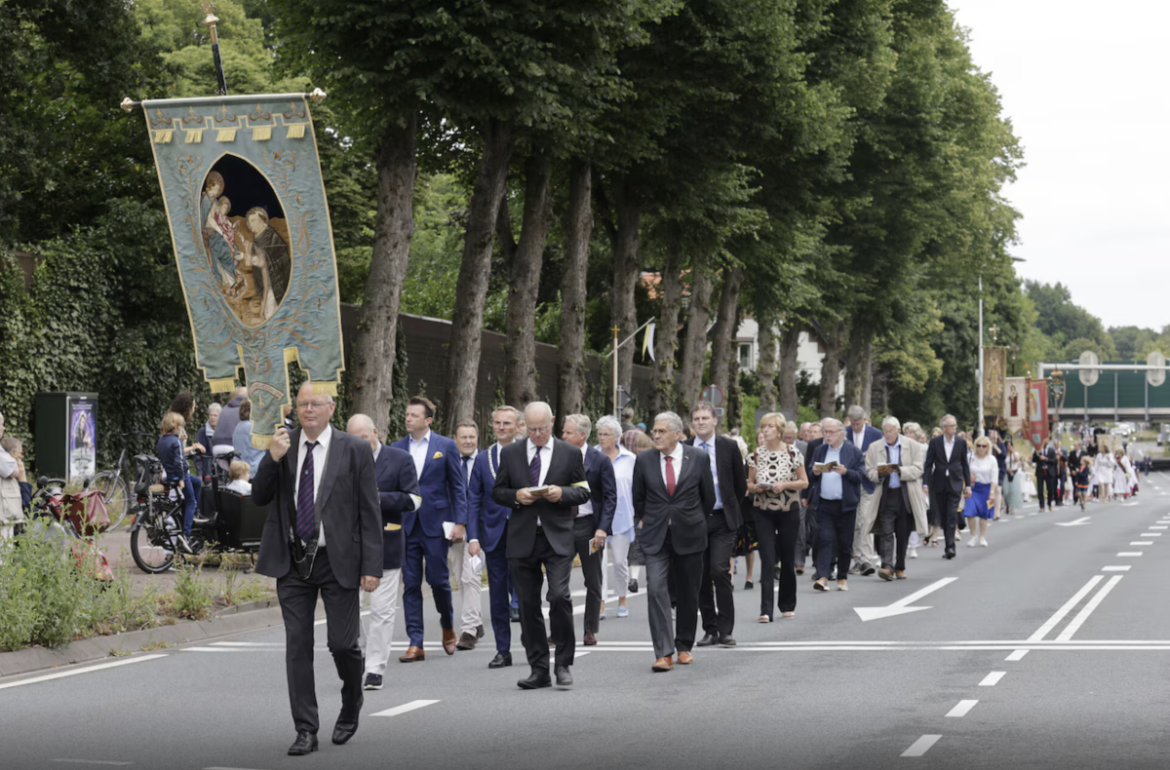Deze week meerdere wegafsluitingen in Laren rondom Sint Jansprocessie