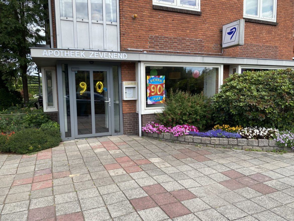 Apotheek Zevenend bestaat 90 jaar: Gefeliciteerd!!!