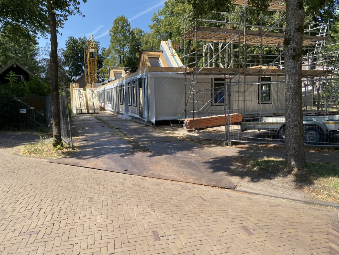 ‘Diakonie’ huisjes op Eemnesserweg vorderen…