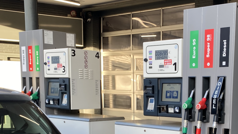Automobilisten betalen zich scheel aan benzine, ondanks dalende olieprijzen: dit is waarom