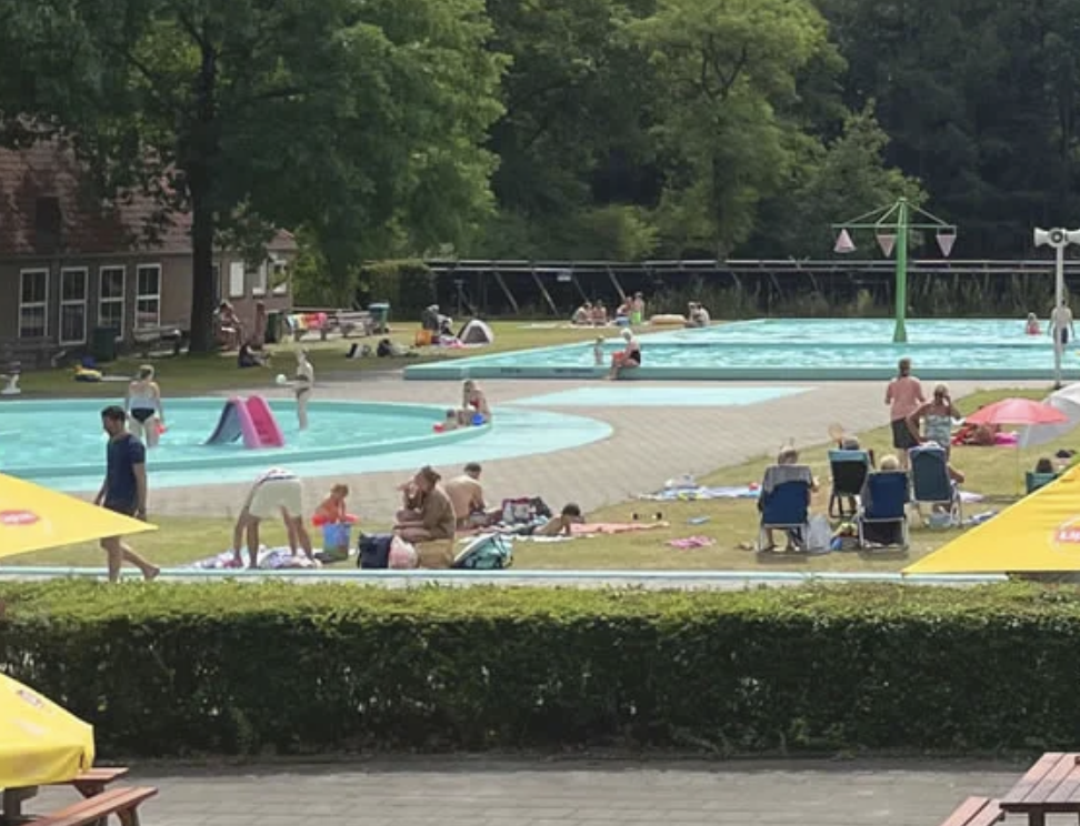 AD: Politiek steunt motie om Bosbad De Vuursche Baarn te redden van bezuinigingen