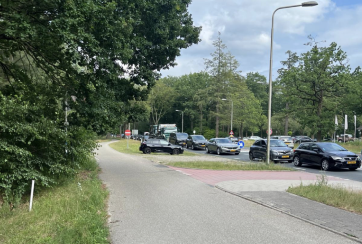 Rijkswaterstaat:  files eerste week door afsluiting A1 ’behapbaar’. ’Geen extra maatregelen tegen sluipverkeer Naarden’