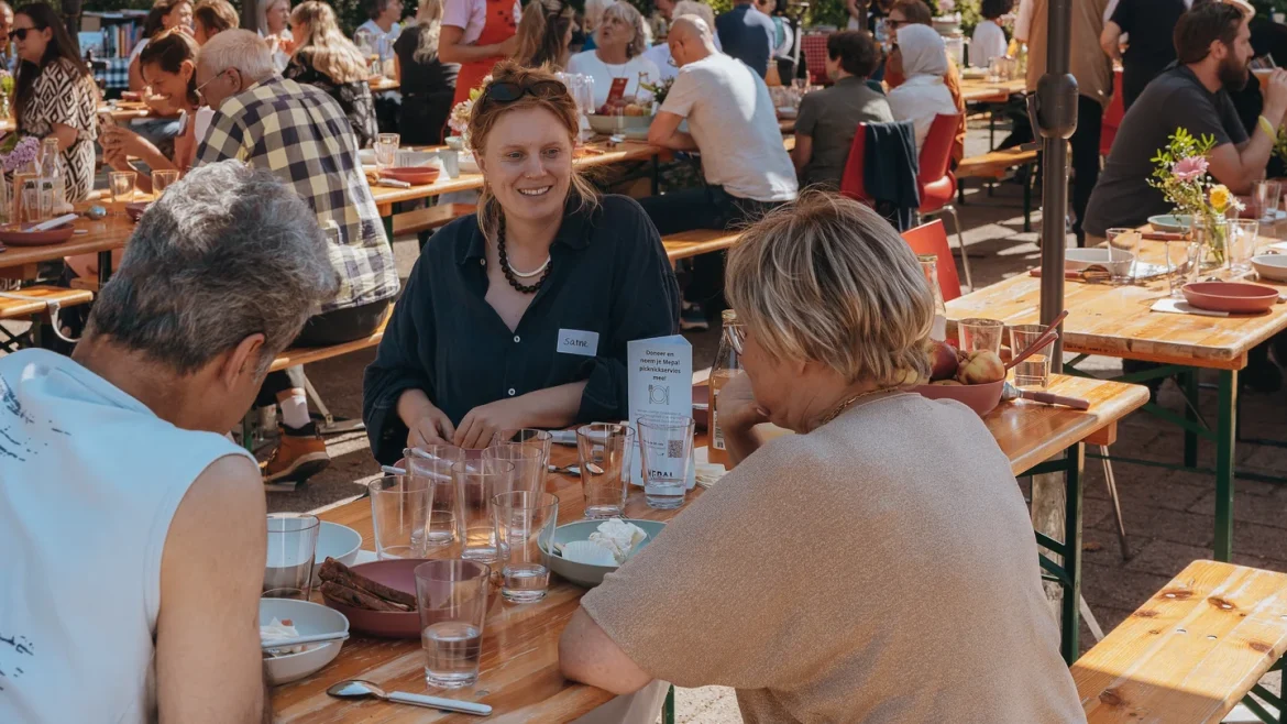 Stichting Thuisgekookt roept op om samen te picknicken tegen zomereenzaamheid