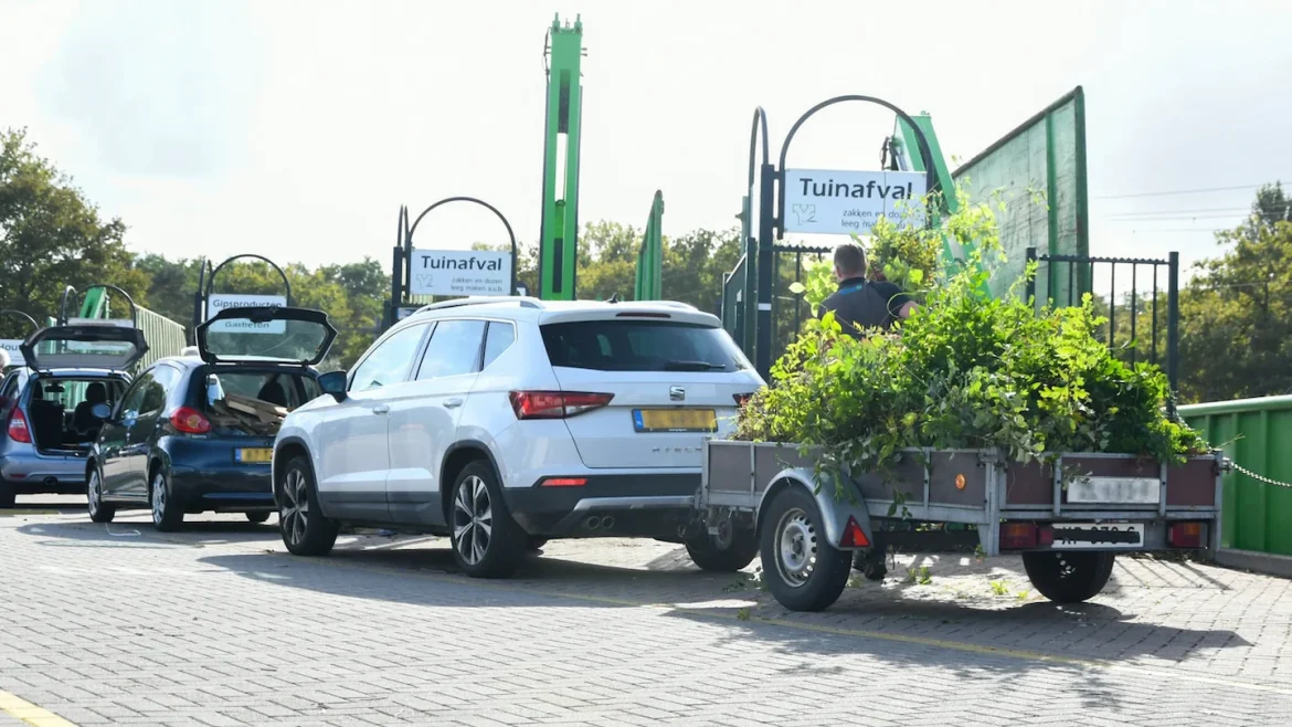 Afvalscheidingsstations in ‘t Gooi eerder open en dicht vanwege hitte
