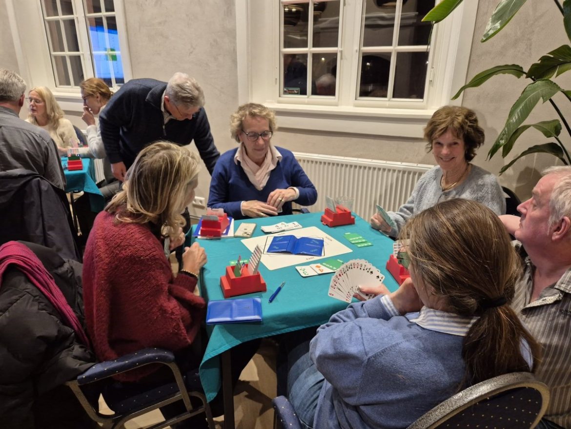 Populaire bridge- en taallessen  Volksuniversiteit binnenkort in Brinkhuis  van start.