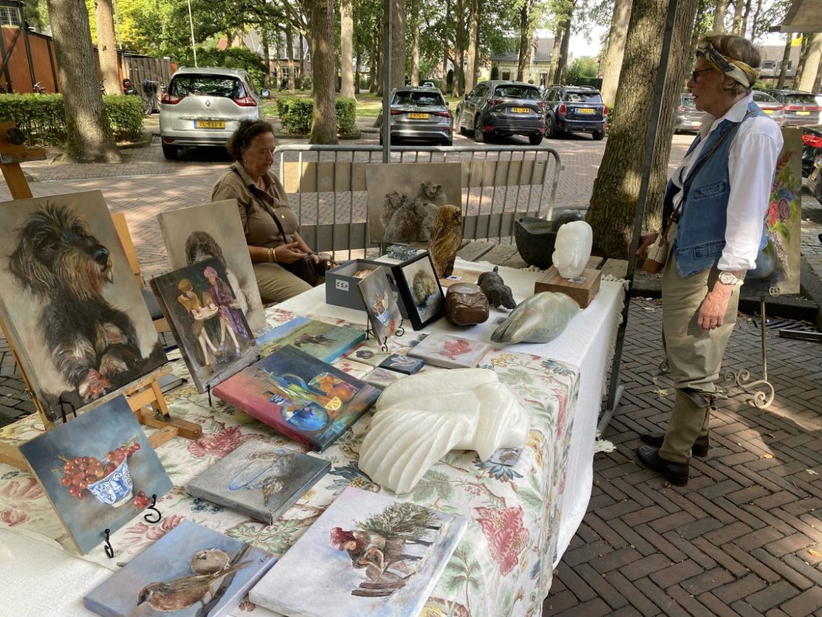 Sfeervol kunstmarktje op kleine Brink