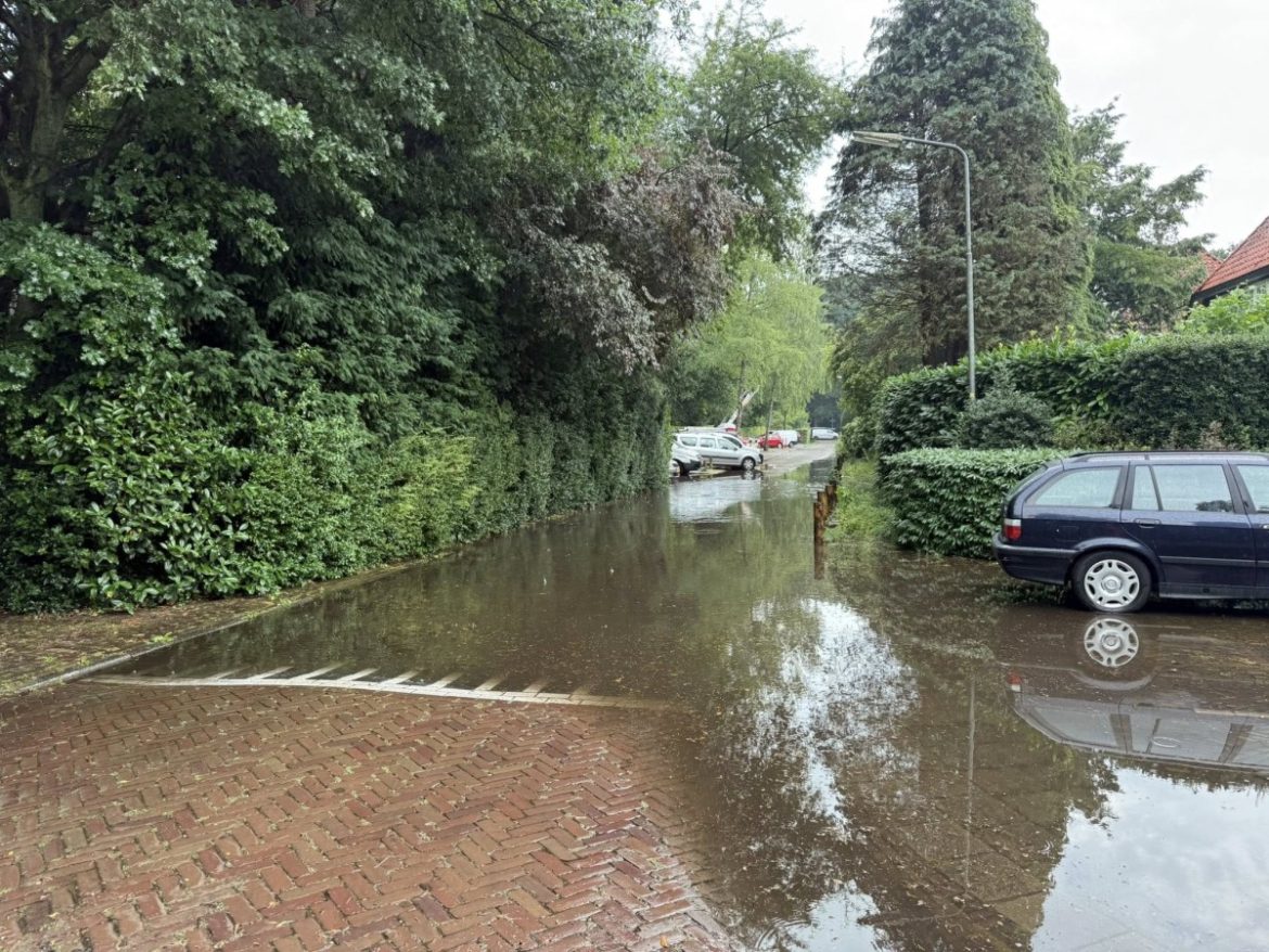 AD: Wat als de regenbui van de eeuw in Laren losbarst? ‘Ruim 350 huizen op kwetsbare plek’