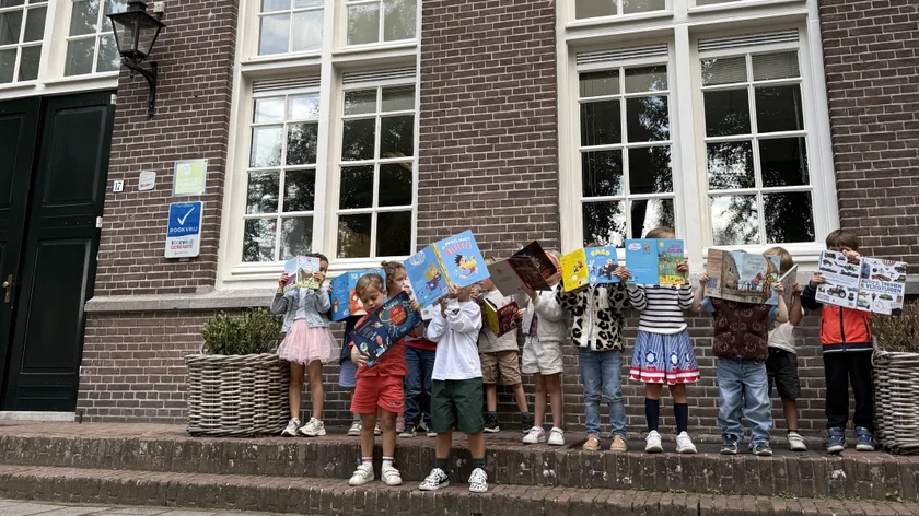 Leerlingen Binckhorst-St. Jan openen Kinderboekenweek met favoriete boek