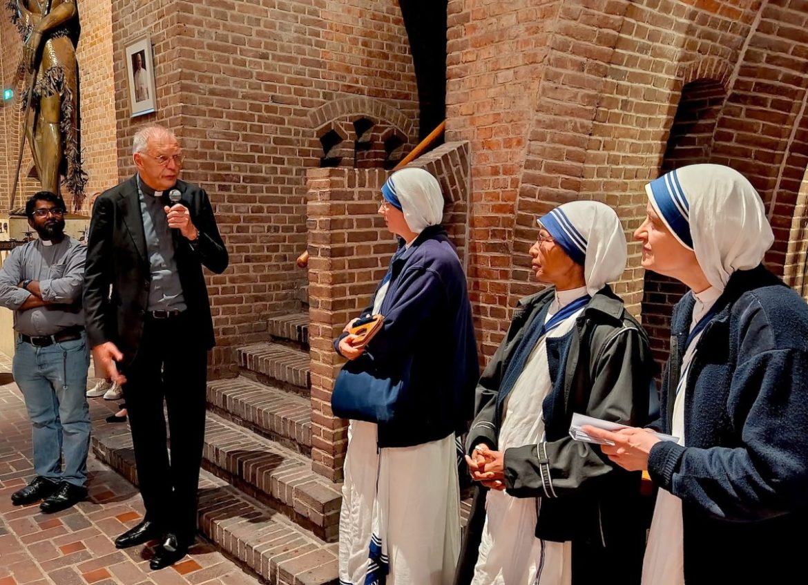 Expositie over Moeder Teresa in Sint Jansbasiliek