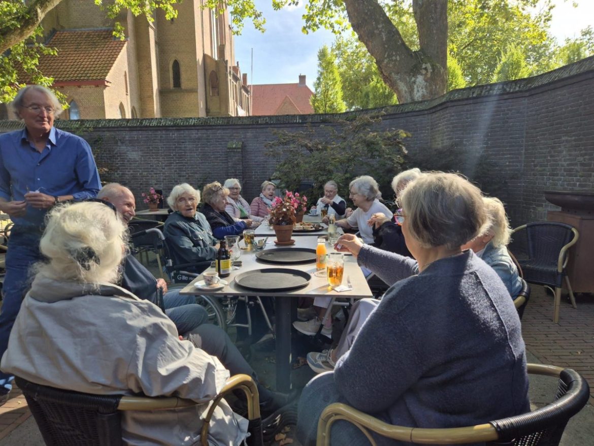 Nog even genieten in de kloostertuin voor bewoners Johanneshove