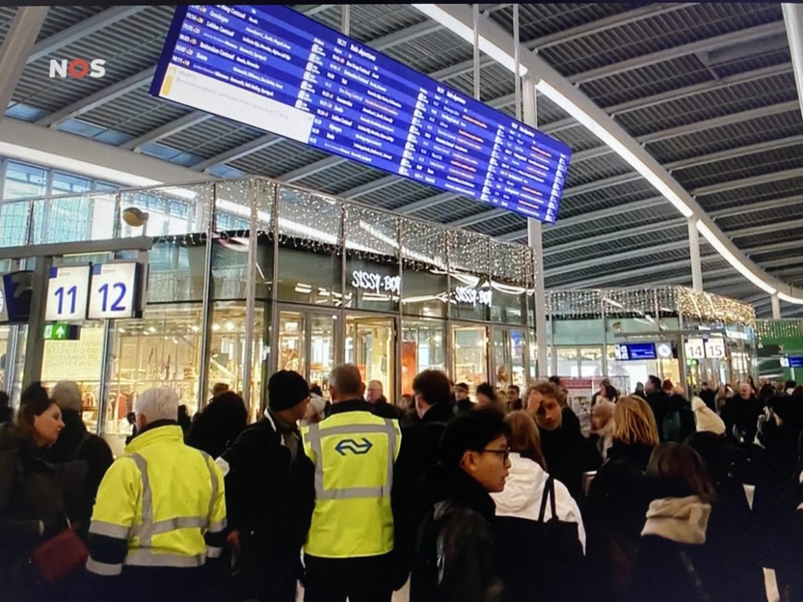 NOS: Grote treinstoring, Prorail meldt materialen op het spoor, lijkt sabotage