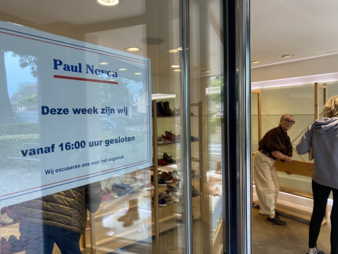 De allerlaatste schoenen en dan…de 19e makelaar!