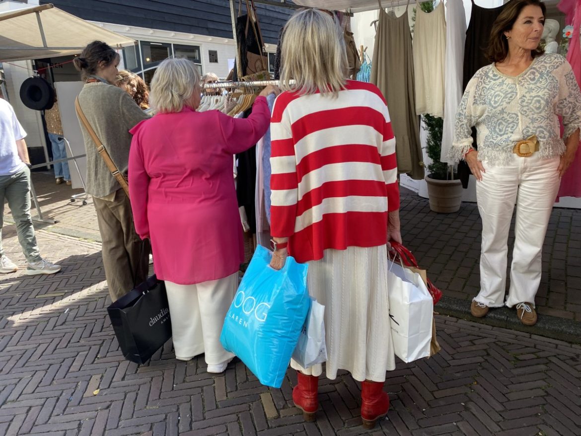 Streetsale in het modemekkadorp