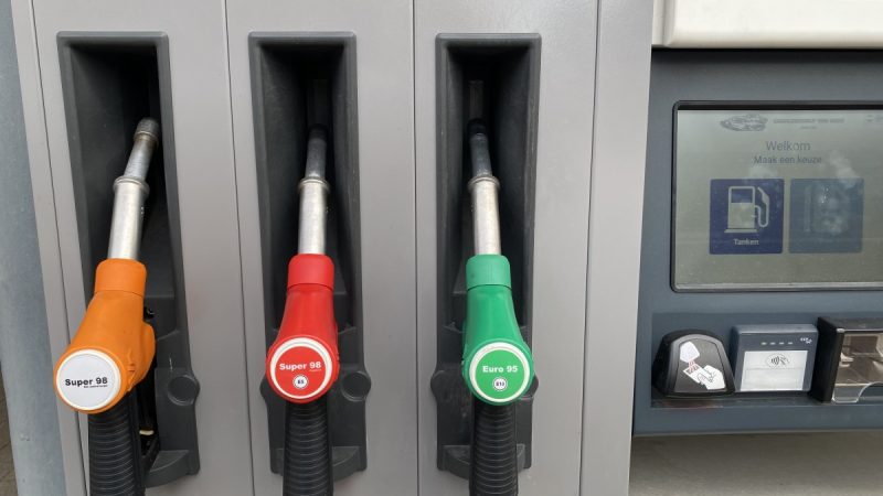Benzine in een week tijd een dubbeltje duurder